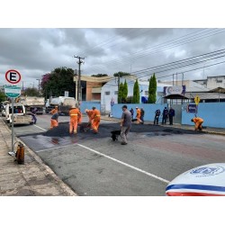 Travessia elevada traz mais segurança aos pedestres na Rua Rui Barbosa